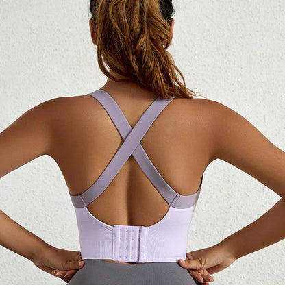 Sportovní podprsenka s ramínky na zádech a pevným zapínáním