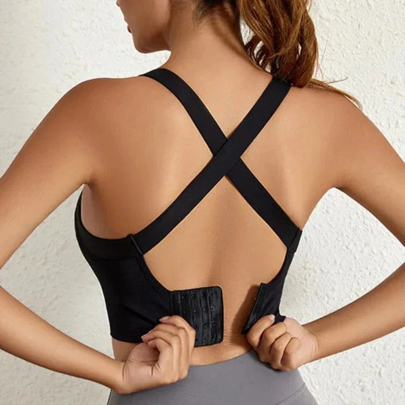 Sportovní podprsenka s ramínky na zádech a pevným zapínáním
