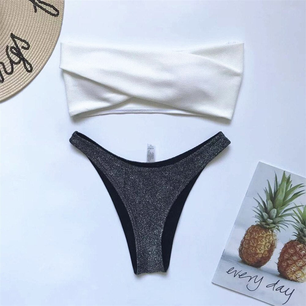 Lesklé dvoudílné bikiny bandeau