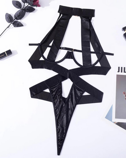 Body s nastavitelnými ramínky a výřezy