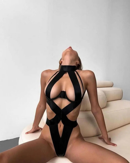 Body s nastavitelnými ramínky a výřezy