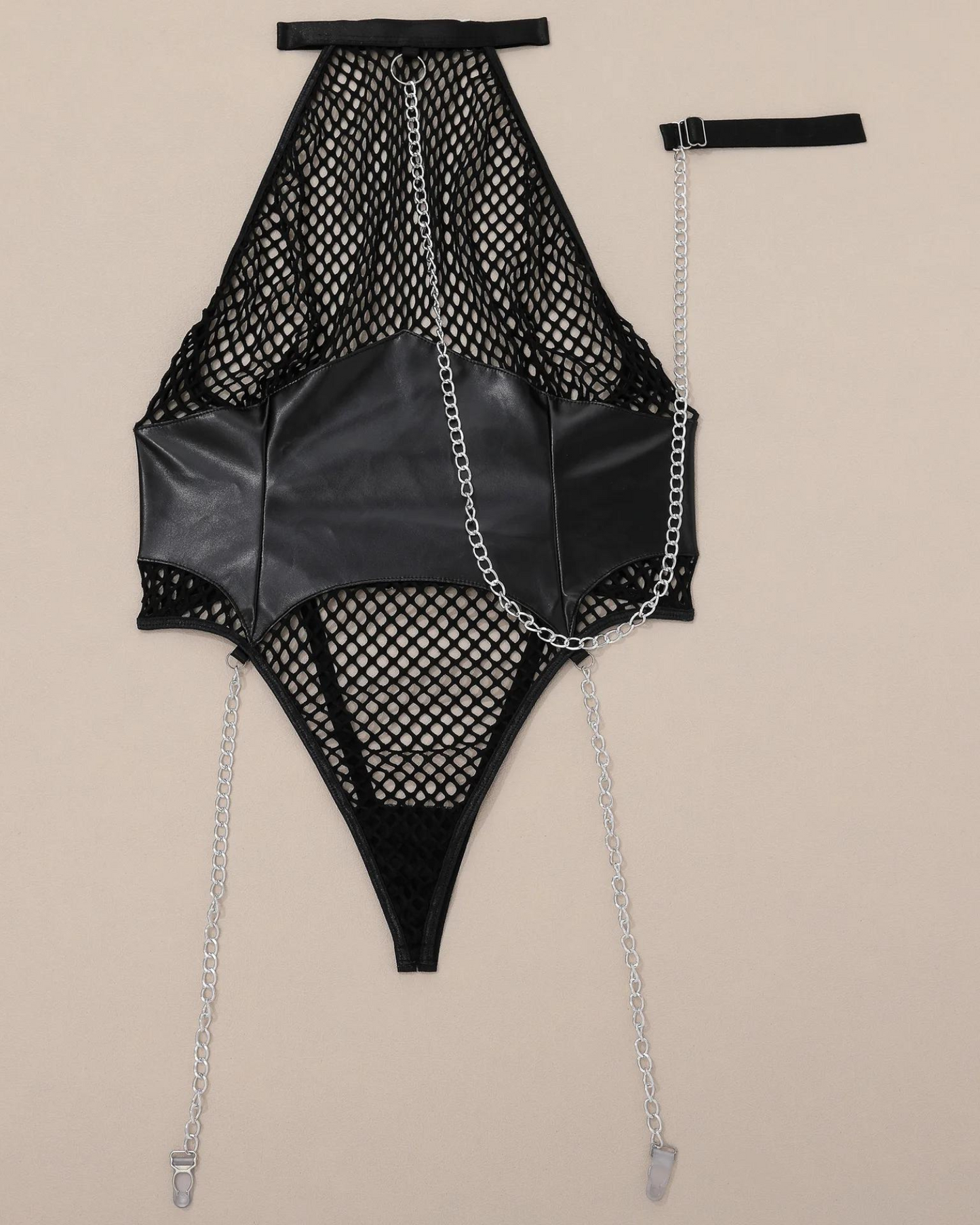 Body s nastavitelnými řetízky a popruhem na ruku