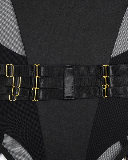 Body s nastavitelnými ramínky a kovovými sponami