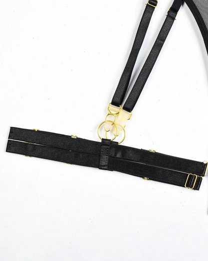 Body s nastavitelnými ramínky a kovovými sponami