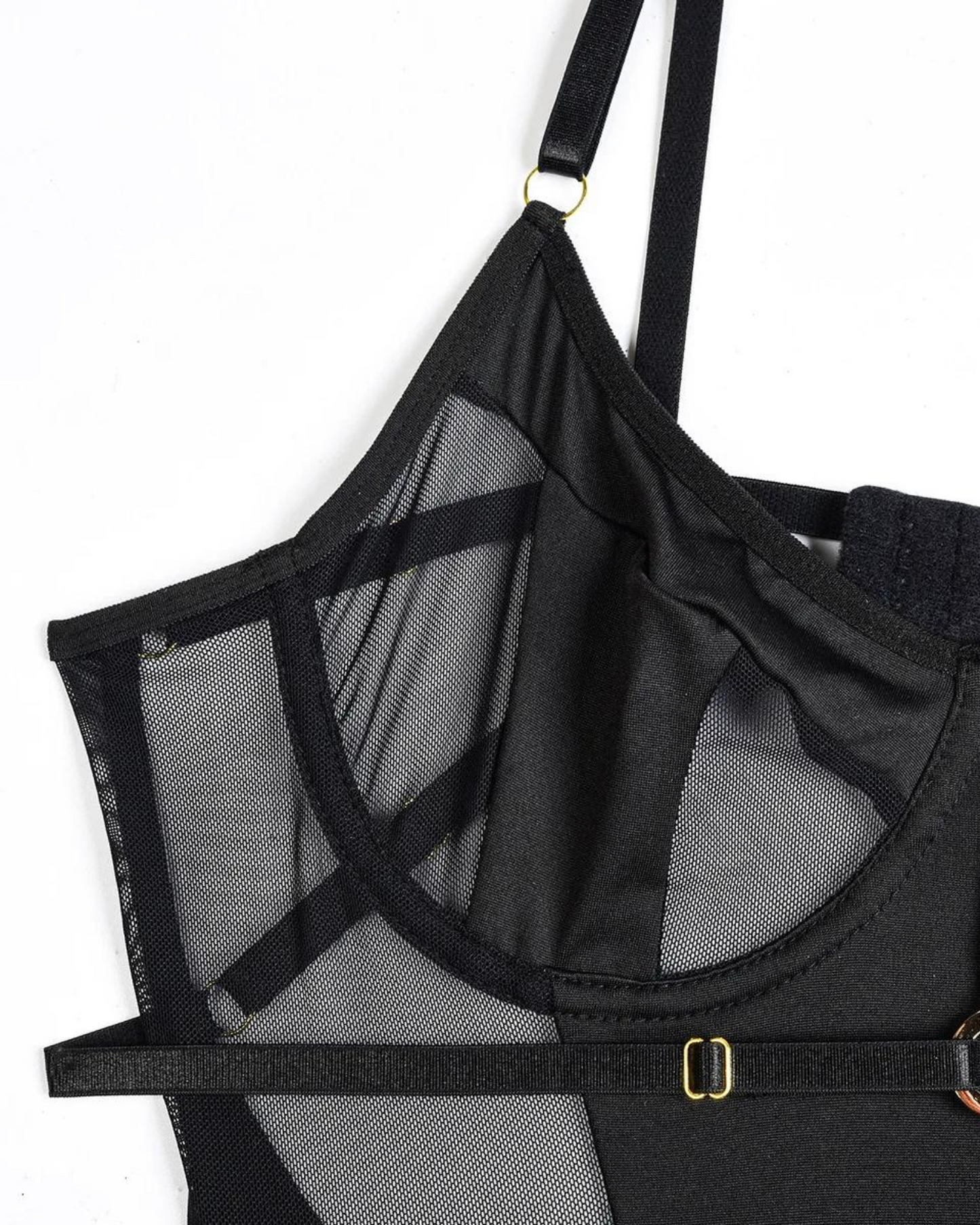 Body s nastavitelnými ramínky a kovovými sponami