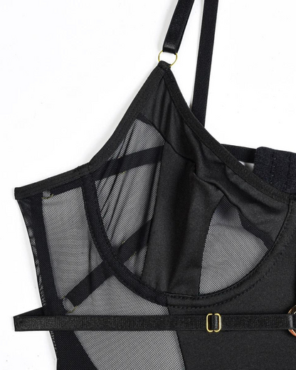 Body s nastavitelnými ramínky a kovovými sponami