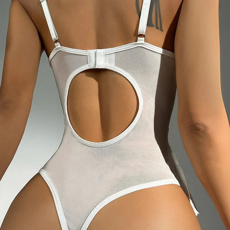 Krajkové body s ozdobnými volánky a ramínky na stehnech