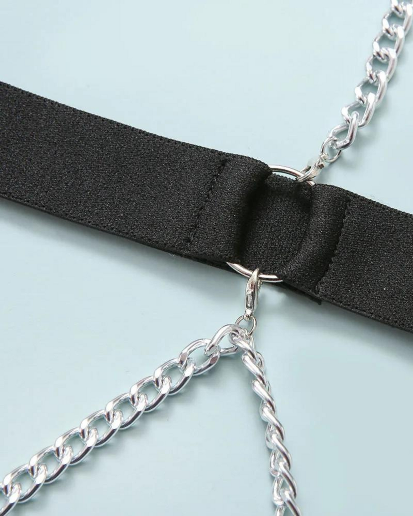 Body s kovovými řetízky a nastavitelnými ramínky