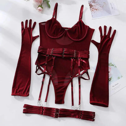 Síťované body s ozdobnými ramínky a rukavicemi