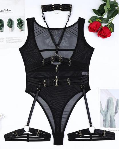 Průsvitné body s ramínky a náhrdelníkem