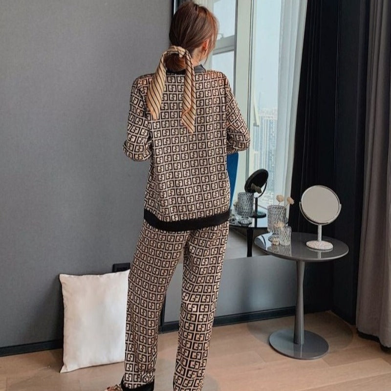 Hnědé vzorované dámské pyžamo s dlouhým rukávem