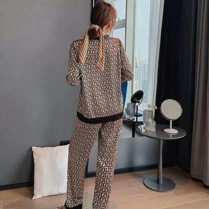 Hnědé vzorované dámské pyžamo s dlouhým rukávem