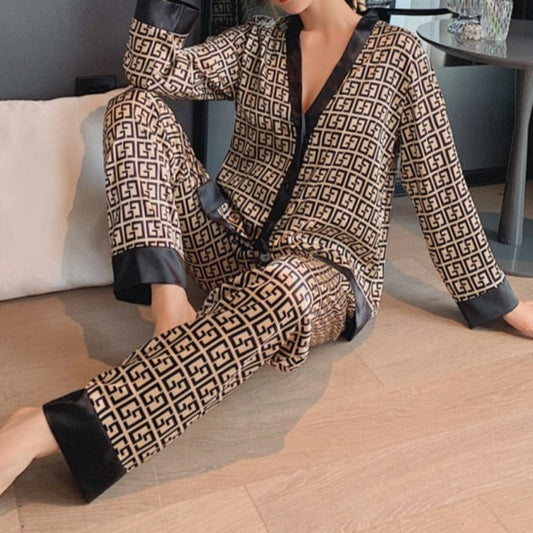 Hnědé vzorované dámské pyžamo s dlouhým rukávem