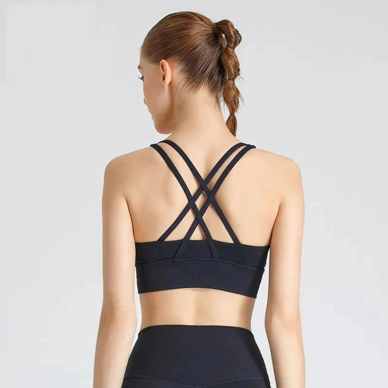 Sportovní podprsenka s ozdobnými ramínky