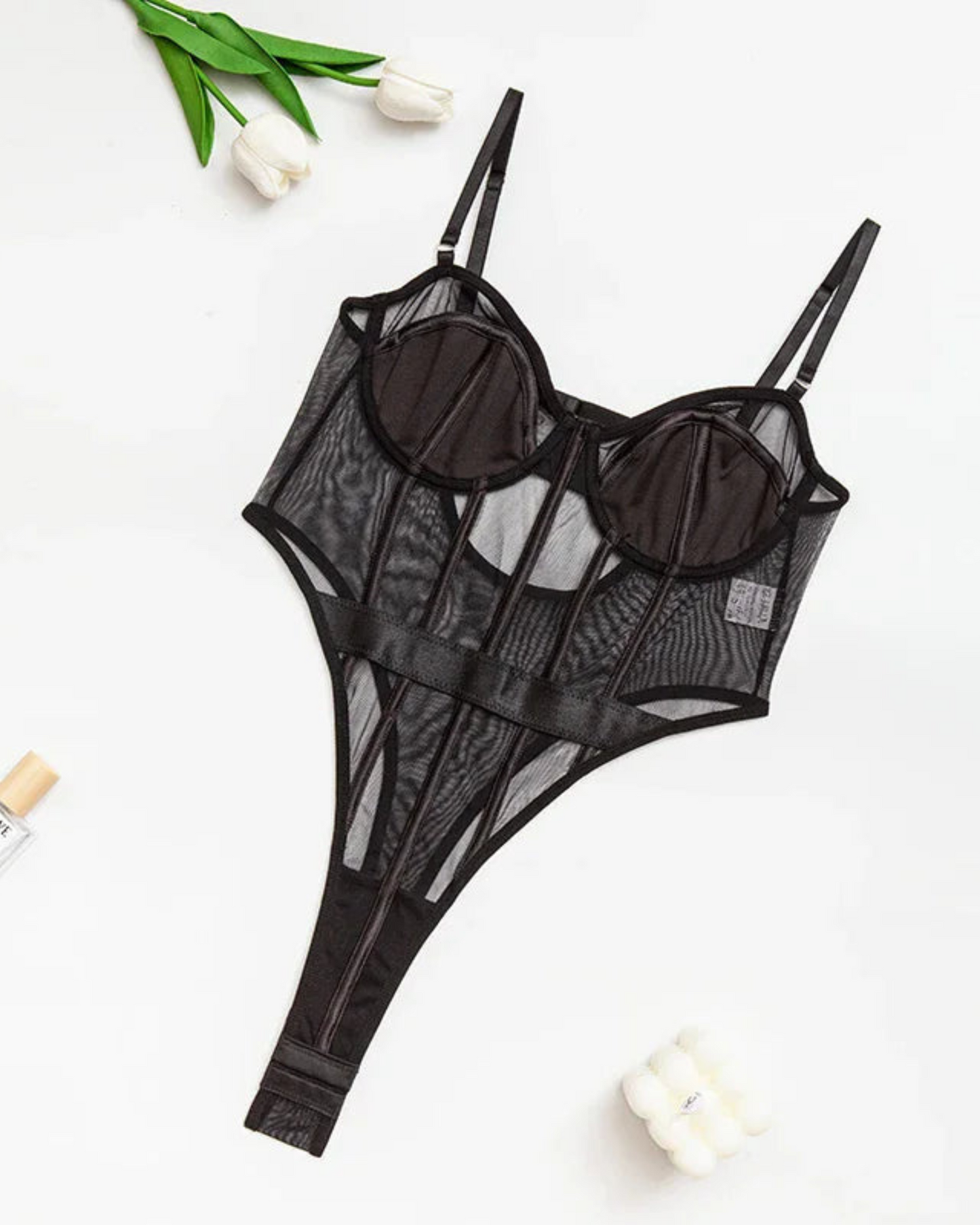 Body s výstřihem a ramínky