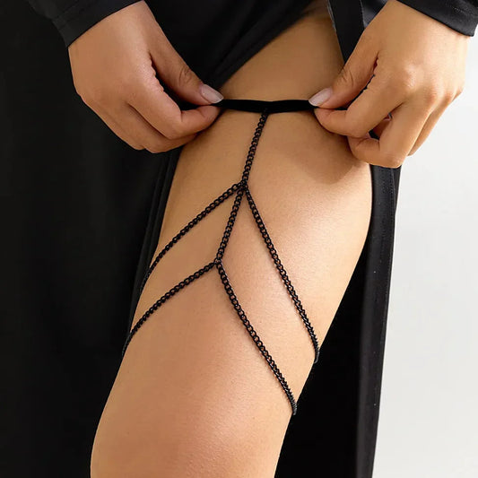 Černé stehenní šperky s řetízky
