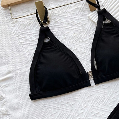 Černé dvoudílné bikiny s ramínky