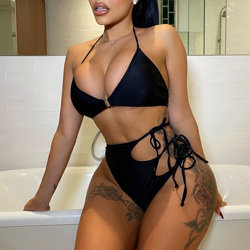 Černé dvoudílné bikiny s vysokým pasem