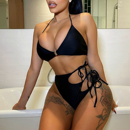 Černé dvoudílné bikiny s vysokým pasem