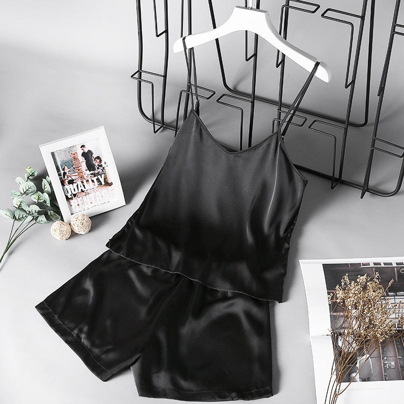 Dámské hladké saténové pyžamo s ramínky