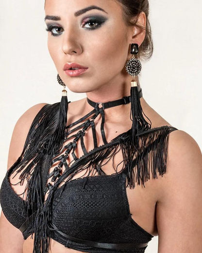 Postroj s třásněmi a nastavitelnými ramínky