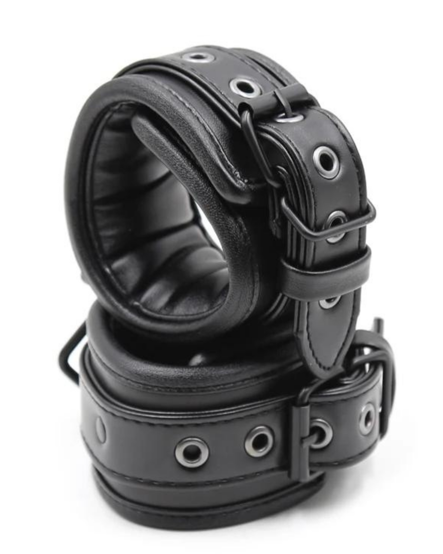 Pouta s nastavitelnými popruhy a kovovými sponami