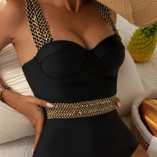 Klasické jednodílné plavky se zlatými ozdobami