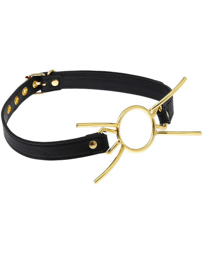 Roubík s nastavitelným popruhem a kovovými prvky