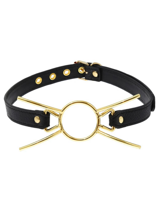 Roubík s nastavitelným popruhem a kovovými prvky