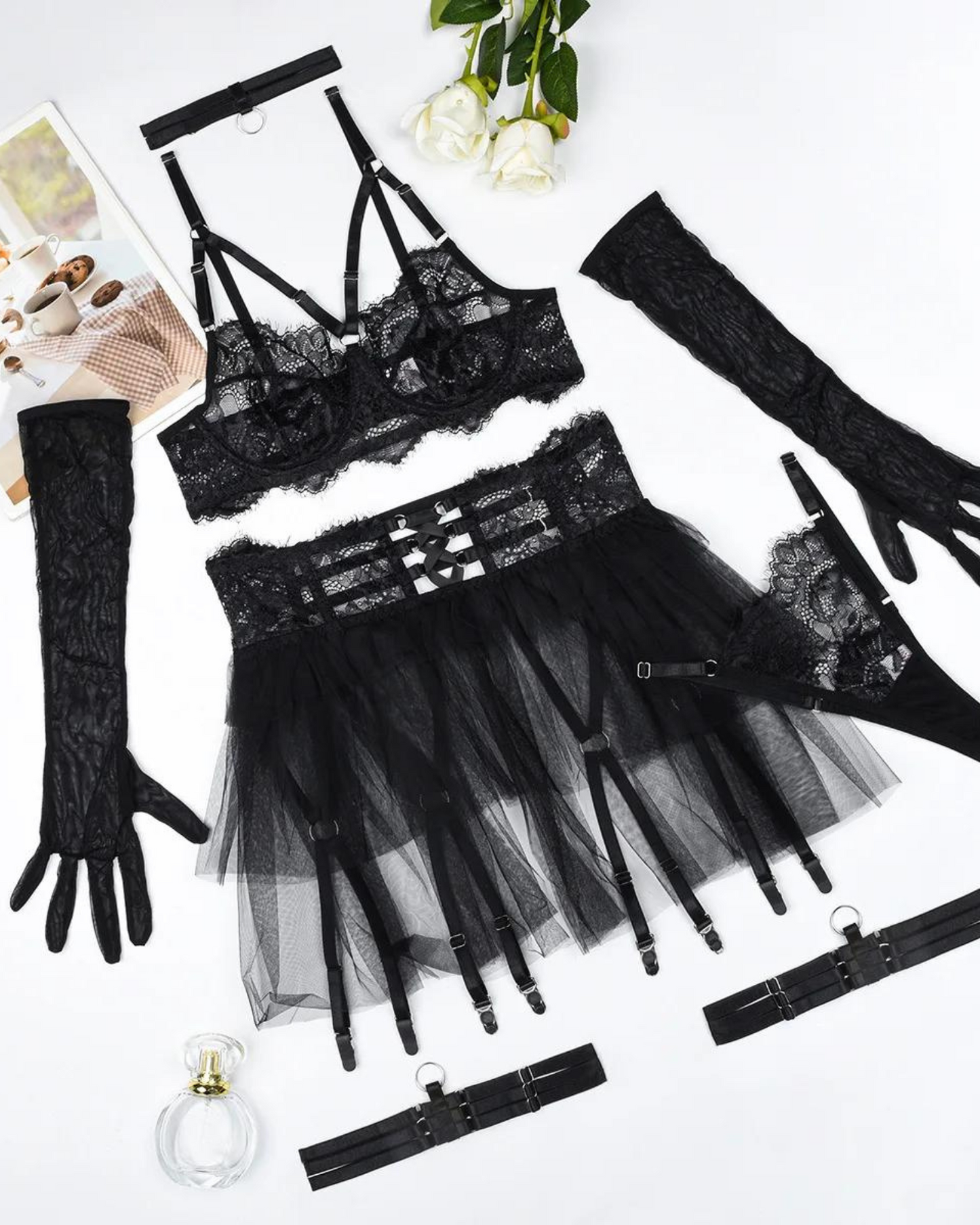 Krajkové spodní prádlo s tylovým podvazkovým pásem