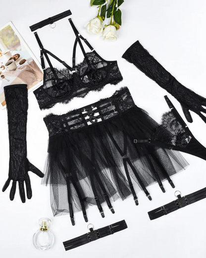 Krajkové spodní prádlo s tylovým podvazkovým pásem