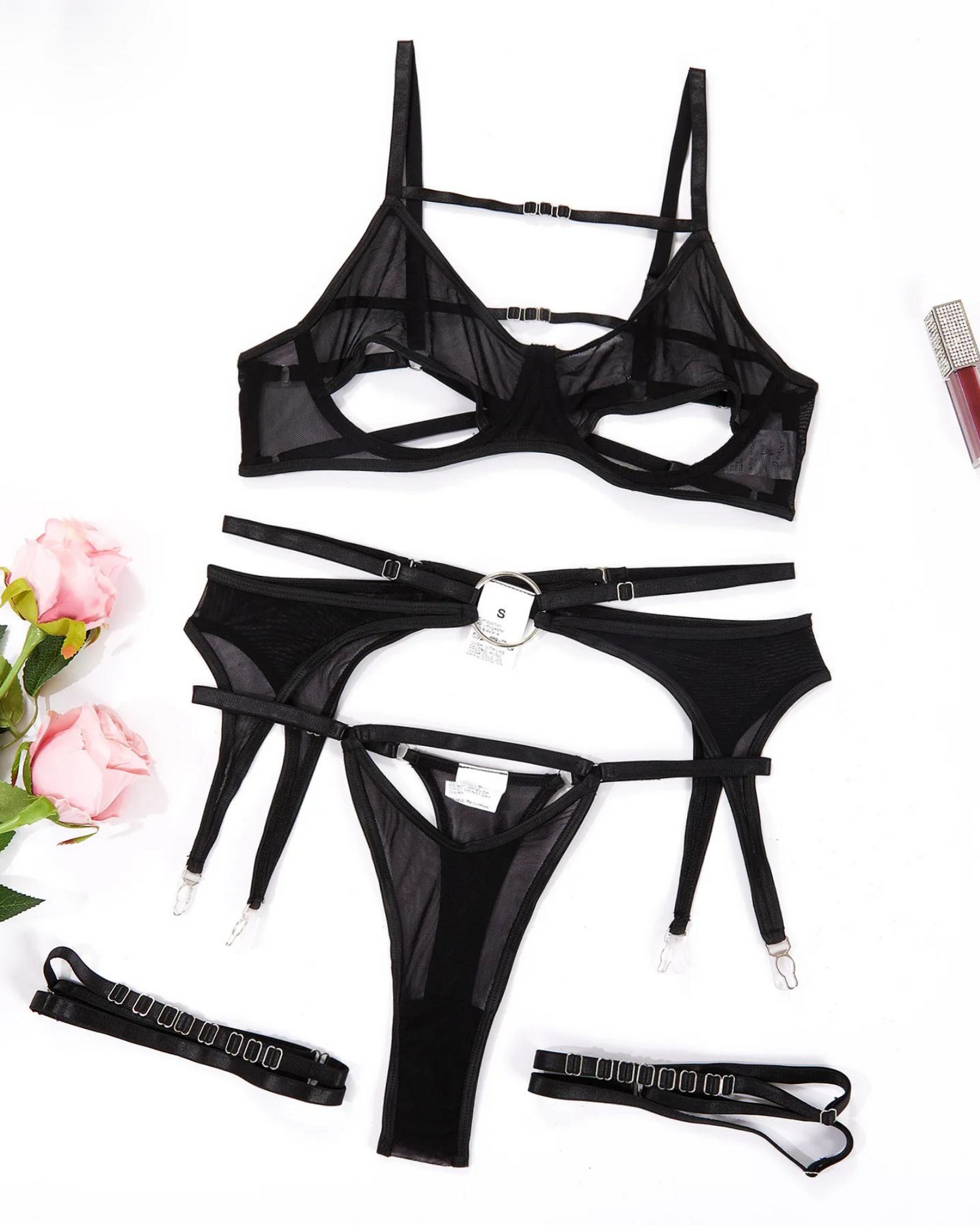 Sada spodního prádla s ozdobnými výřezy a stehenními ramínky