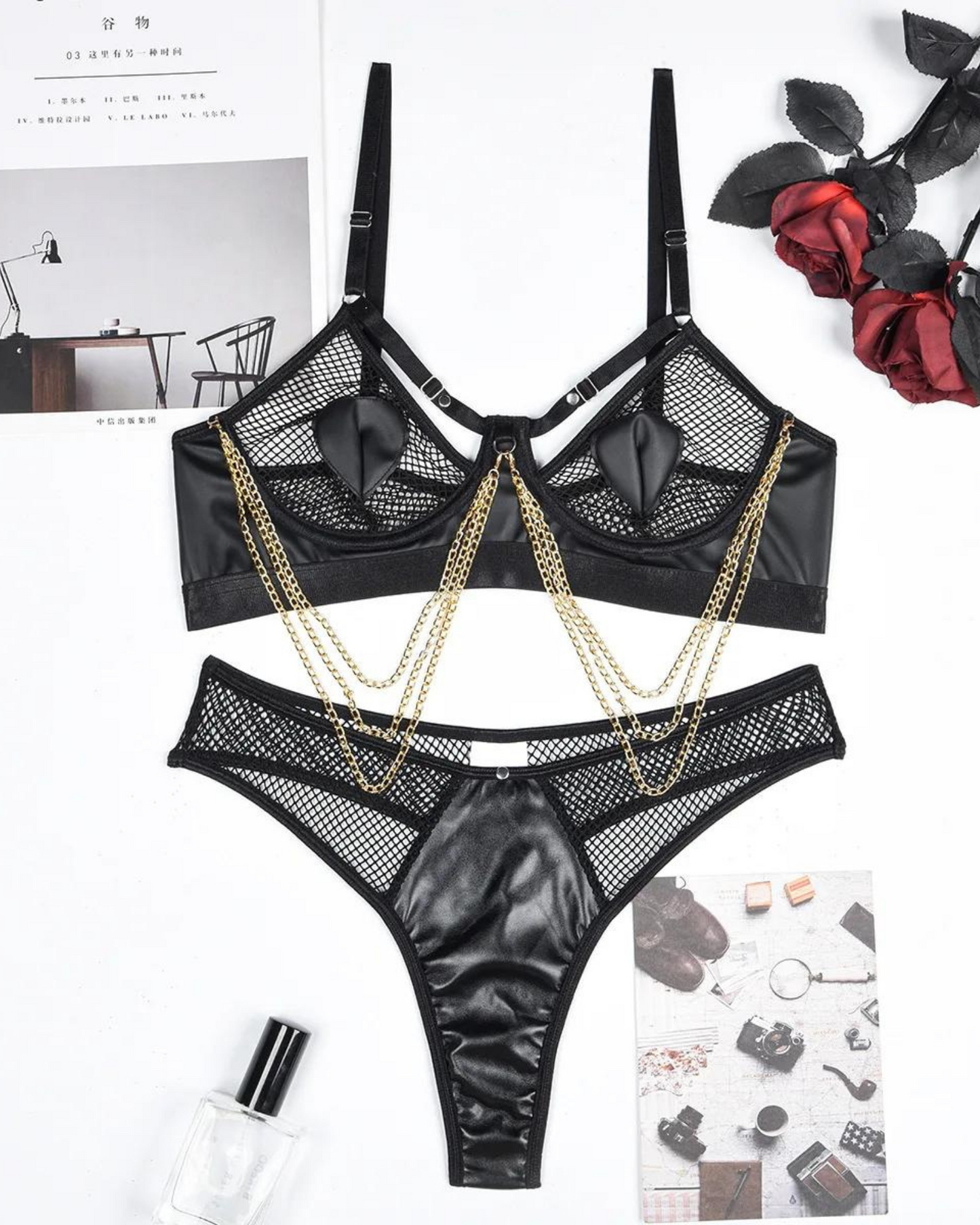 Souprava spodního prádla se síťovanou podprsenkou a řetízky