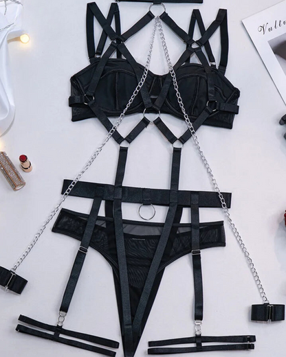 Smyslná sada spodního prádla s kovovými řetízky