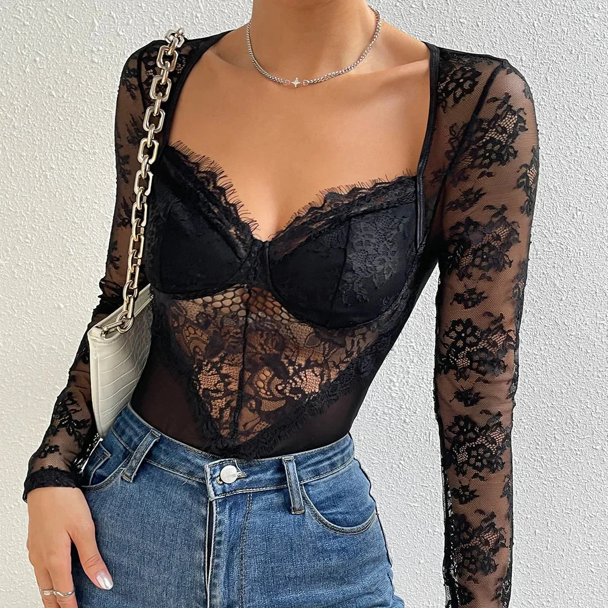 Dámské krajkové body s dlouhým rukávem a síťovinou