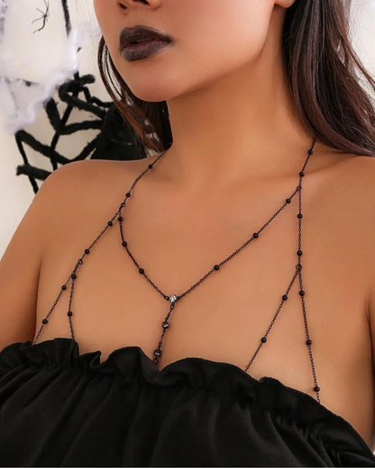 Černý náprsní řetěz