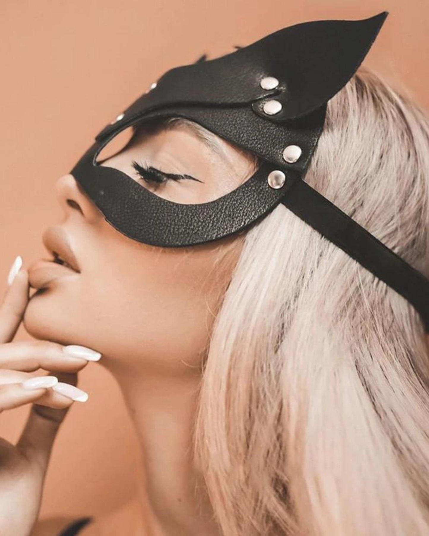 Kožená maska ​​s kočičíma ušima