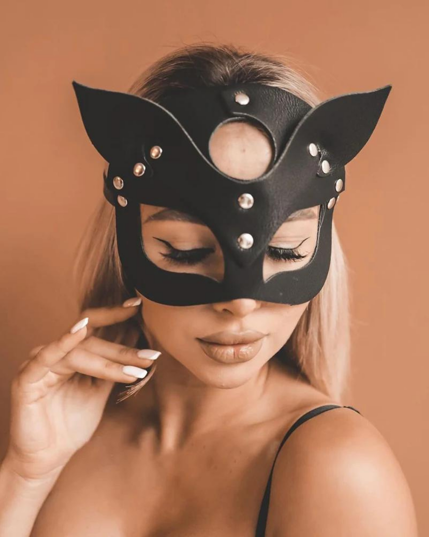 Kožená maska ​​s kočičíma ušima