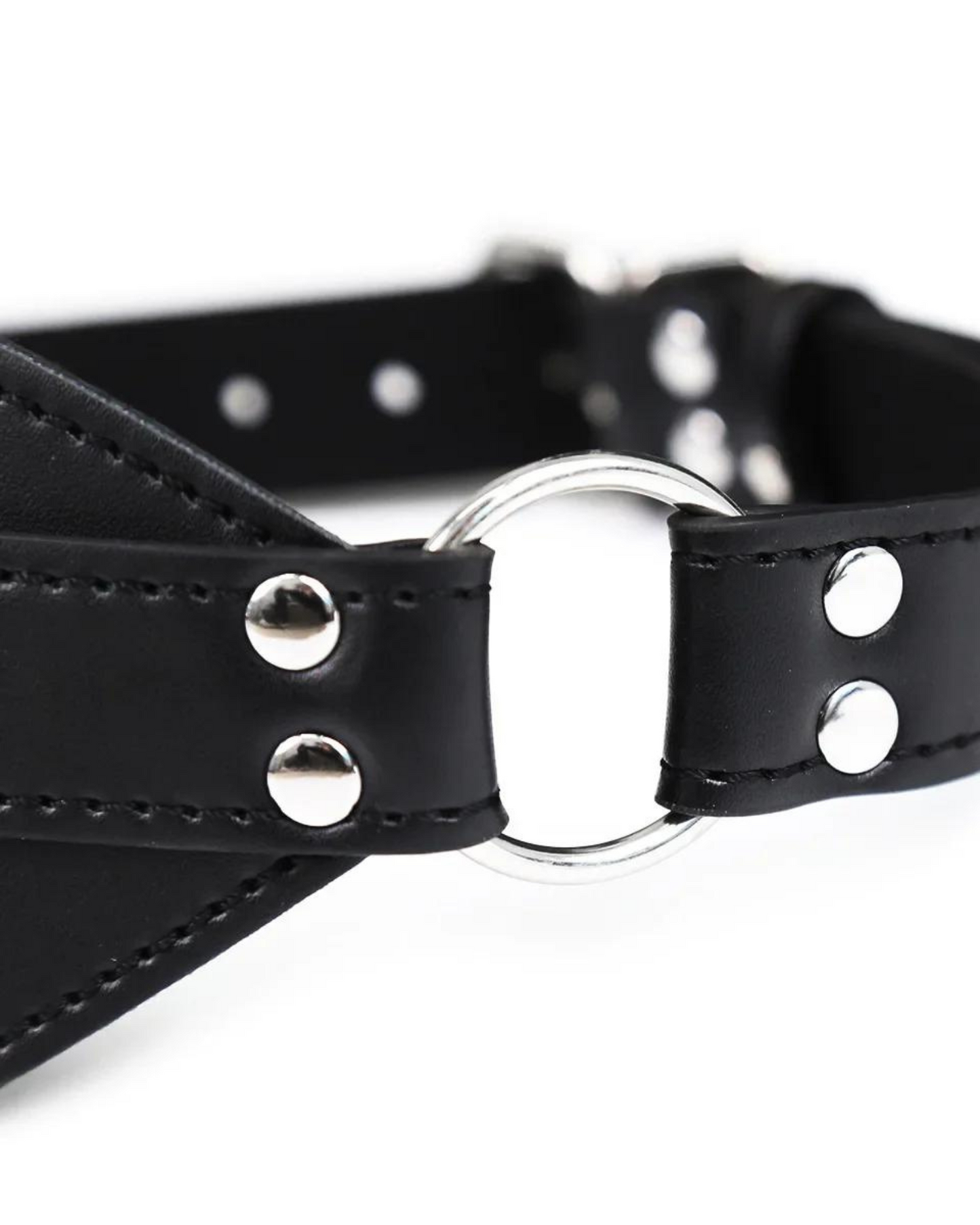 Maska s nastavitelnými popruhy a kovovými sponami