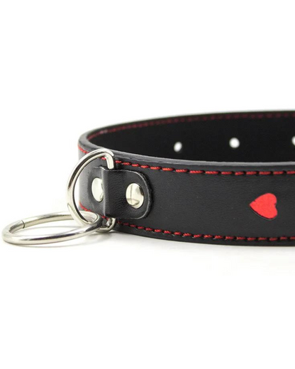 Obojek s nastavitelným obvodem a zdobenými srdíčky