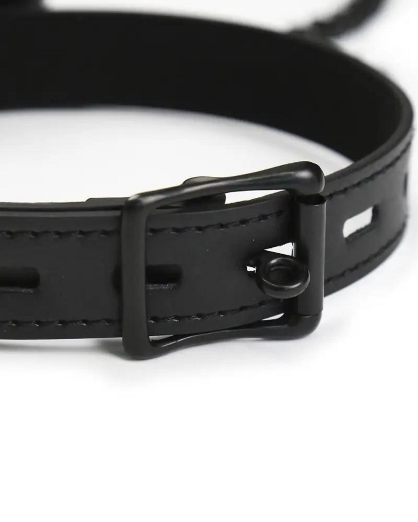 Límec s kožešinovou koulí a nastavitelným popruhem