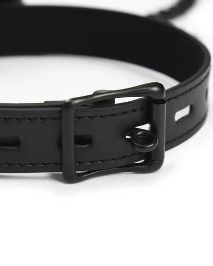 Límec s kožešinovou koulí a nastavitelným popruhem