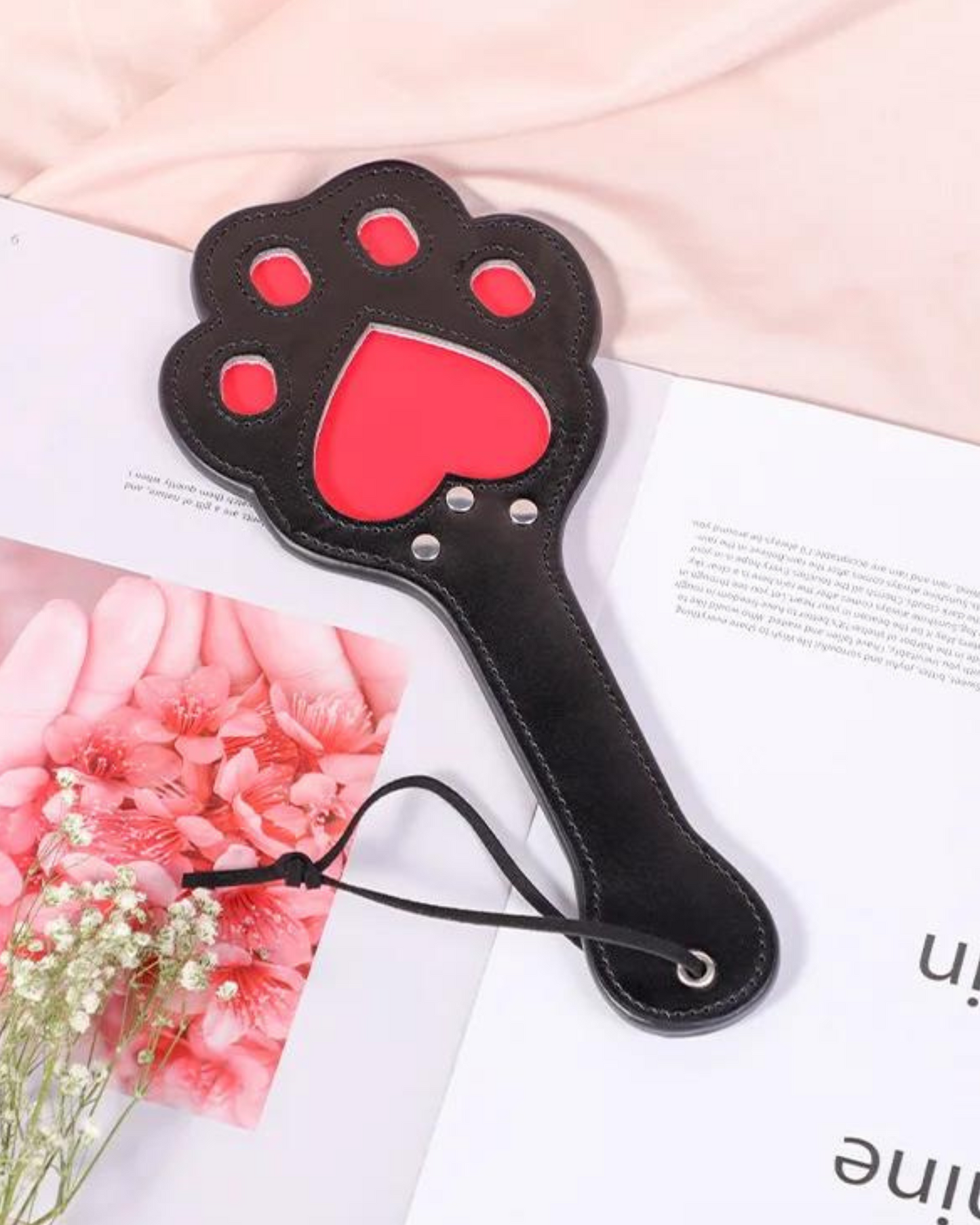 Plovák s nastavitelnou rukojetí a motivem tlapky