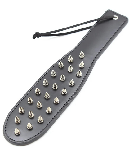 Plovák s kovovými cvočky