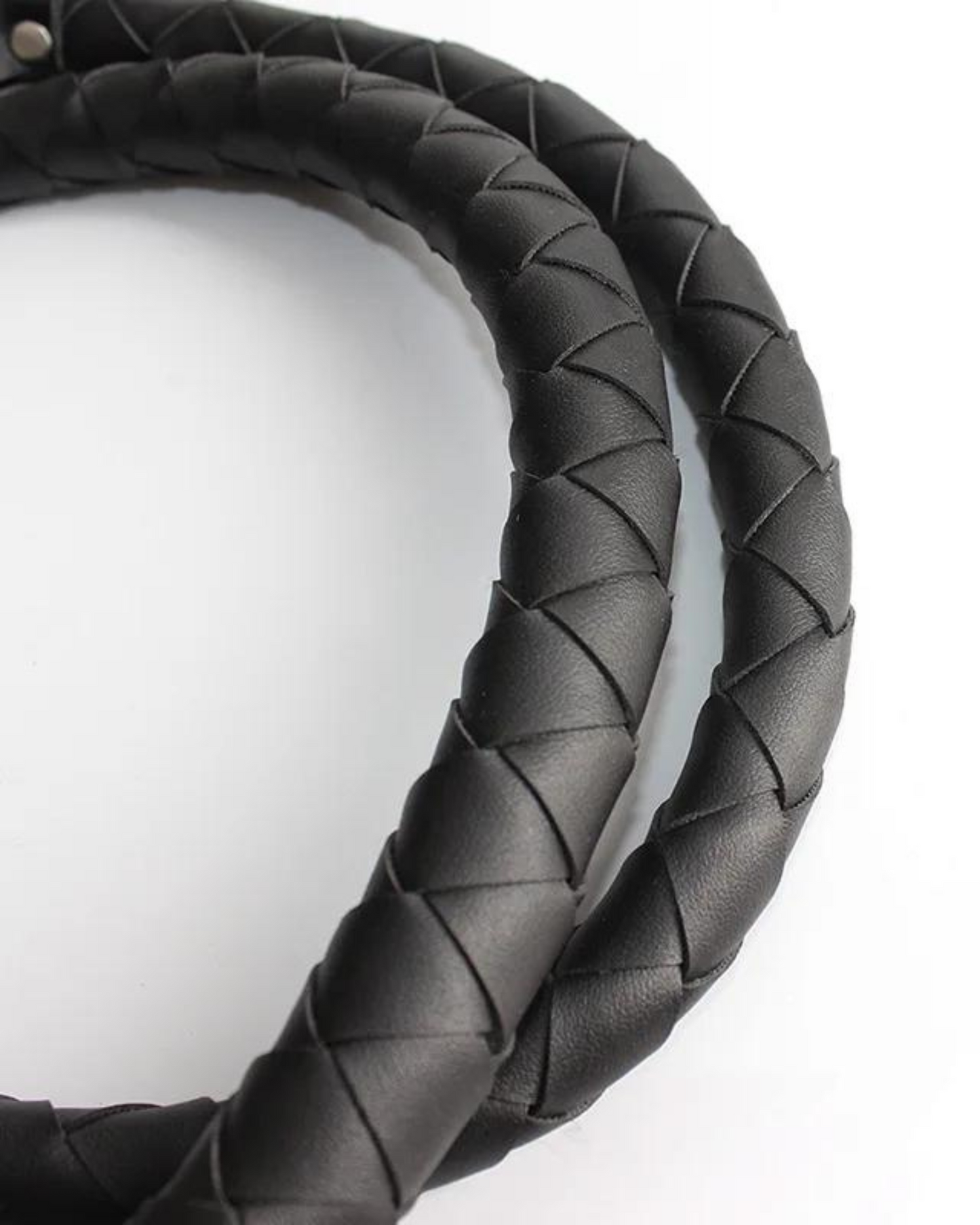 Bič s třásněmi a ergonomickou rukojetí