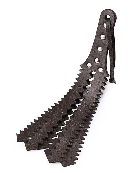 Bič s vroubkovanými popruhy