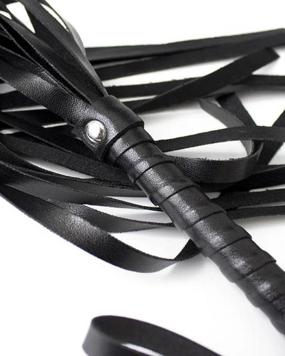 Bič s popruhy a poutkem na zápěstí