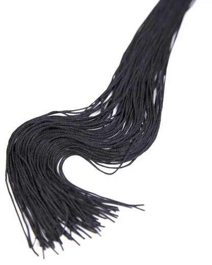 Bič s ozdobnou mašlí a třásněmi