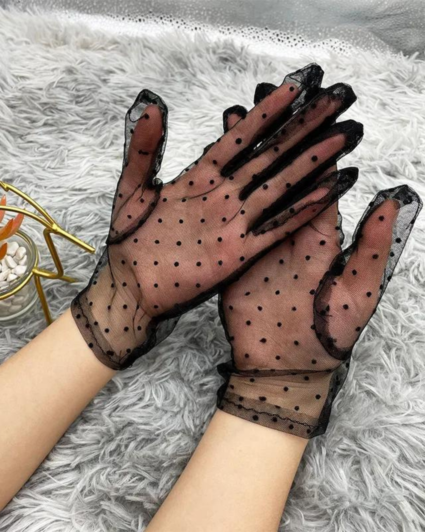 Síťované rukavice s jemnými tečkami