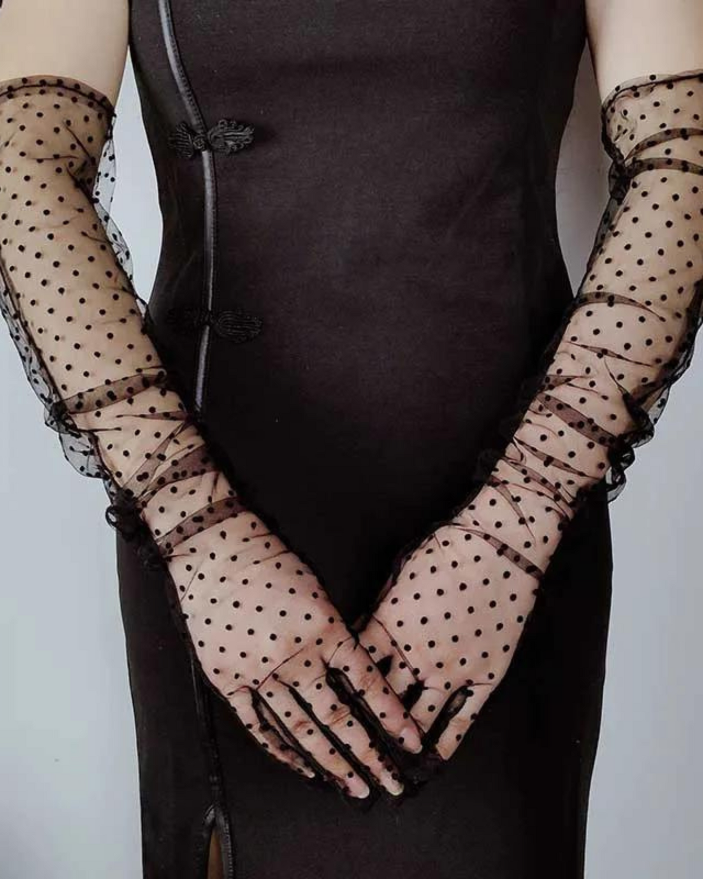 Rukavice z jemné síťoviny s tečkami